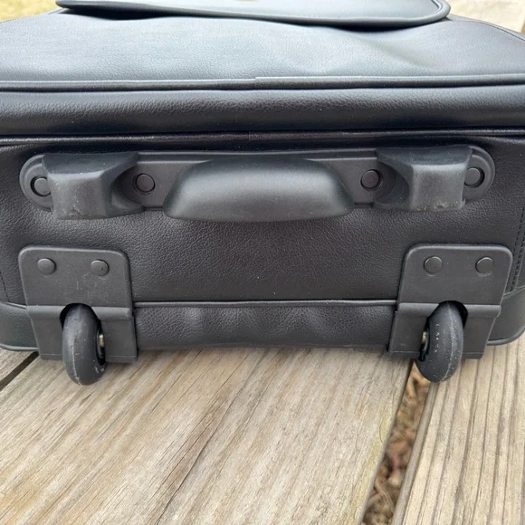 Fellowes Black Leather Wheeled Carry-on Travel Bag
22" handle #Pilots #Business - Picture 15 of 15